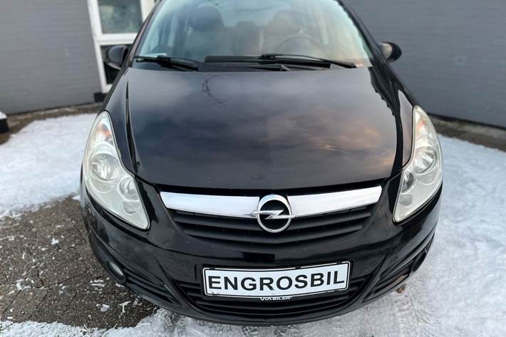 Sort Opel Corsa fra 2010