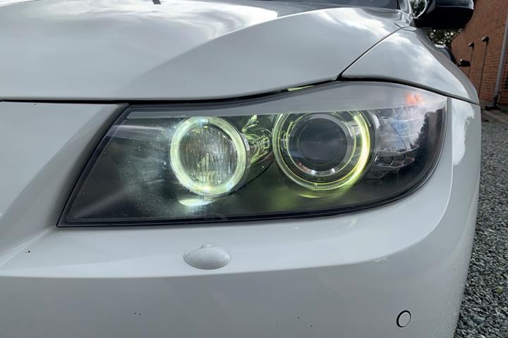 Hvid BMW 335Xi fra 2008