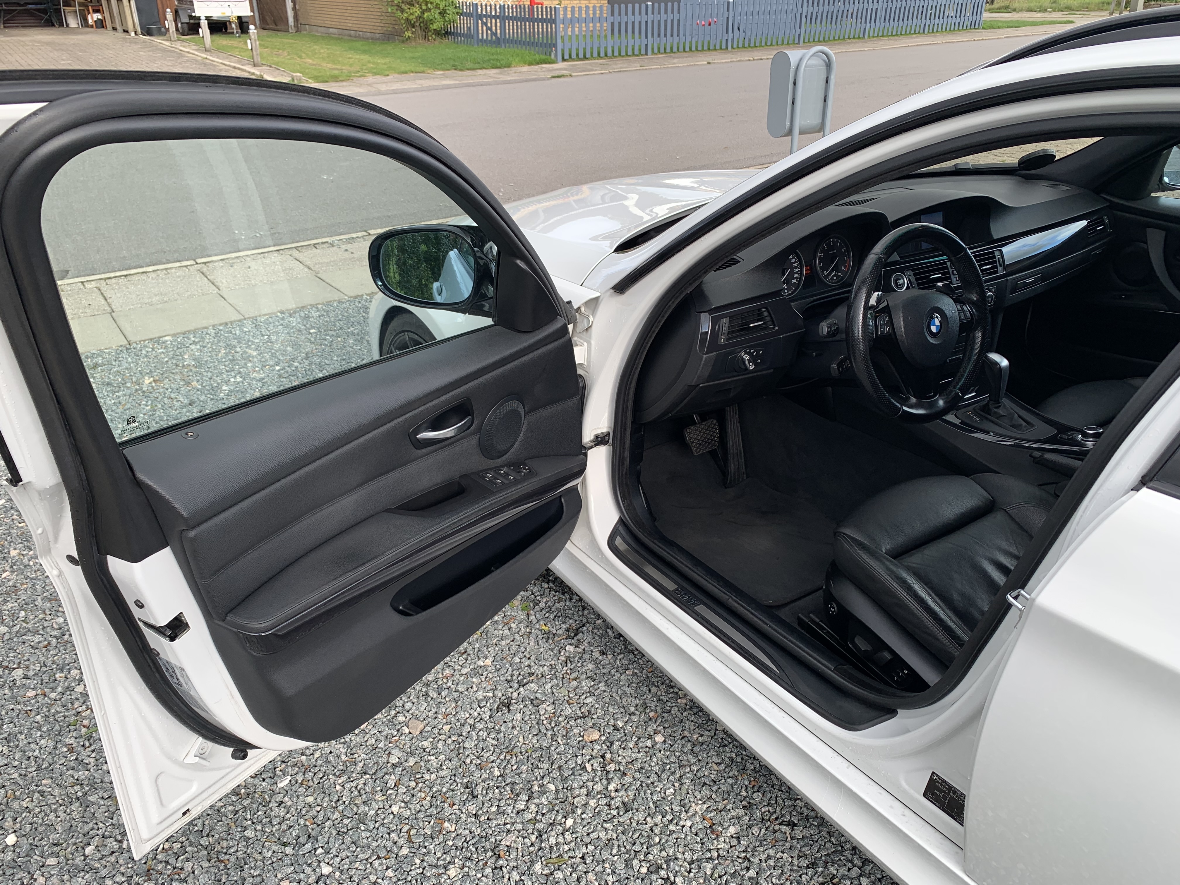 Hvid BMW 335Xi fra 2008