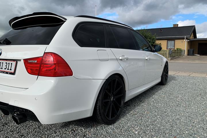 Hvid BMW 335Xi fra 2008