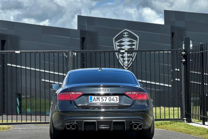 Sort Audi A5 fra 2009