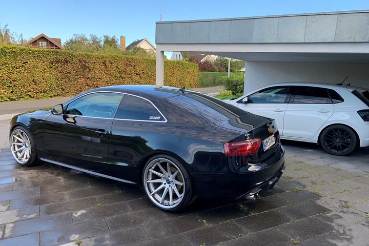 Sort Audi A5 fra 2009