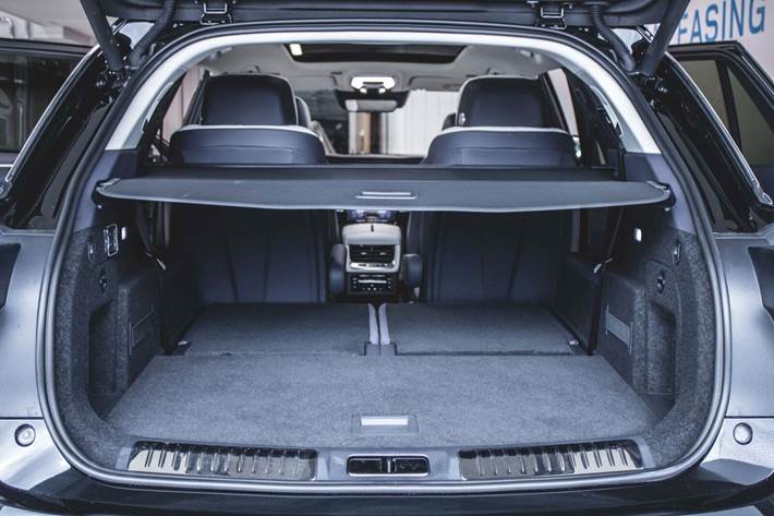 Sort Hongqi E-HS9 fra 2023