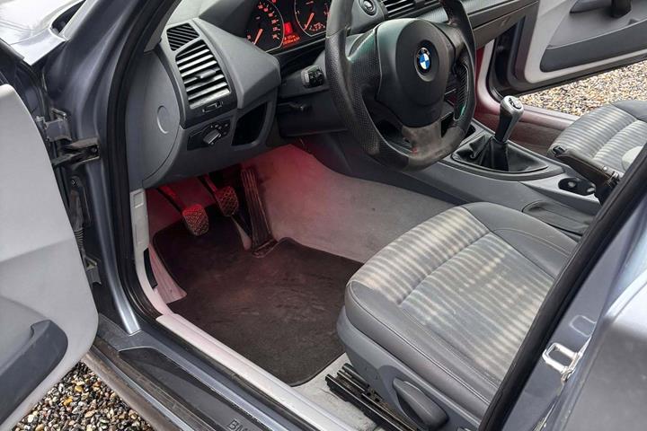 Grå BMW 120 fra 2004