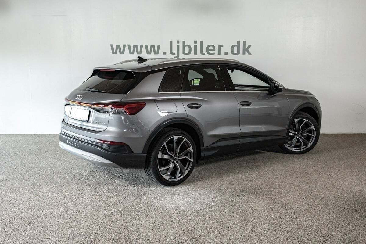 Grå Audi Q4 e-tron fra 2023