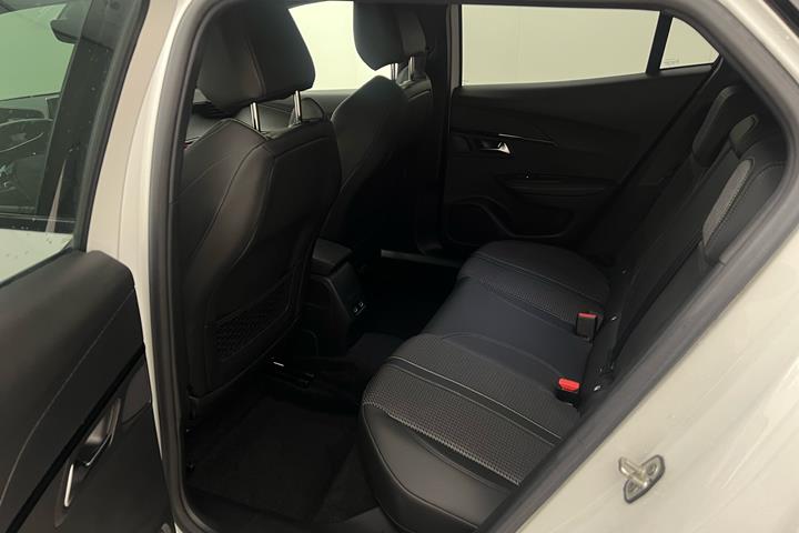 Hvid Peugeot e-2008 fra 2020