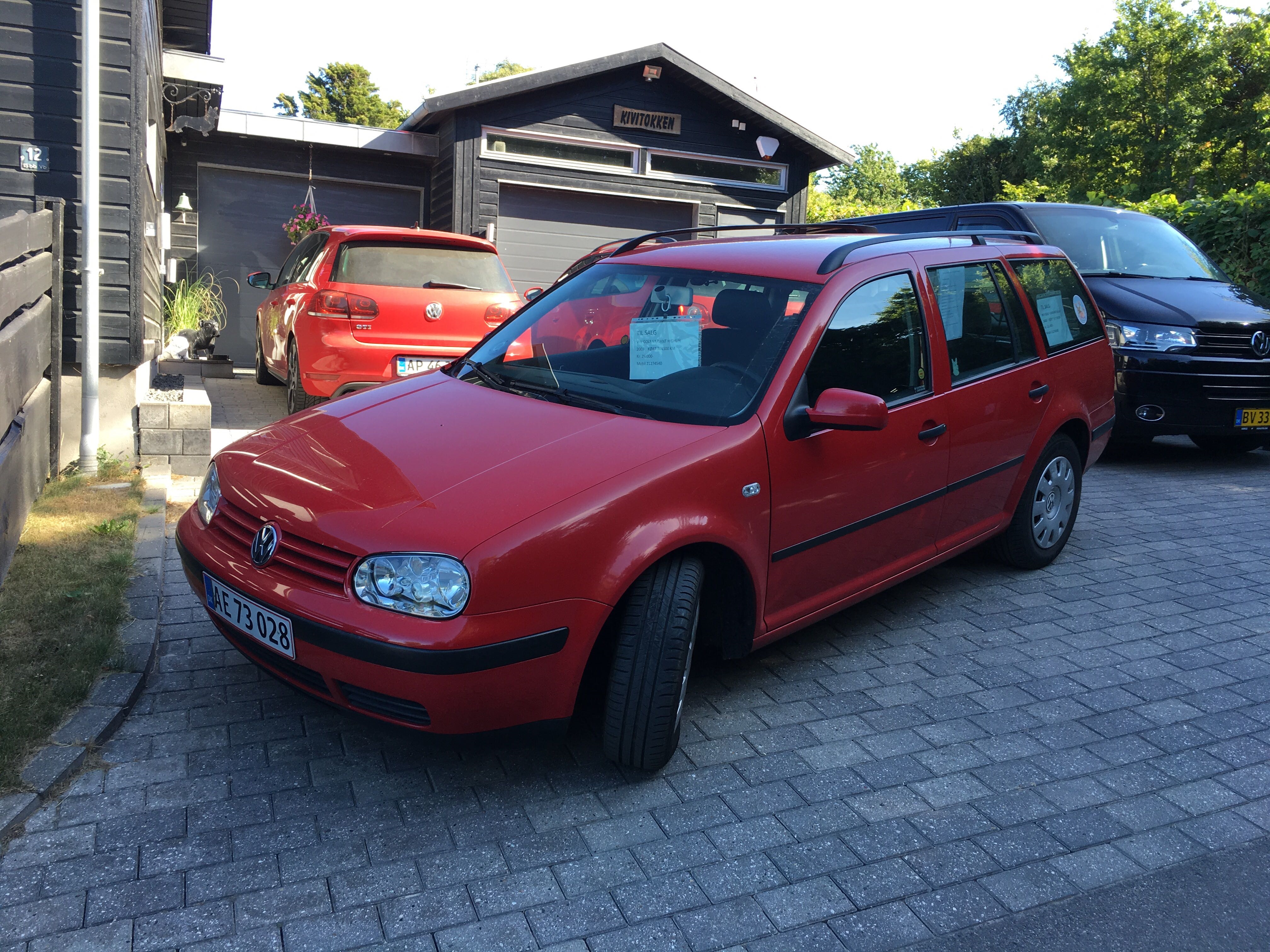 Rød VW Golf IV fra 2003