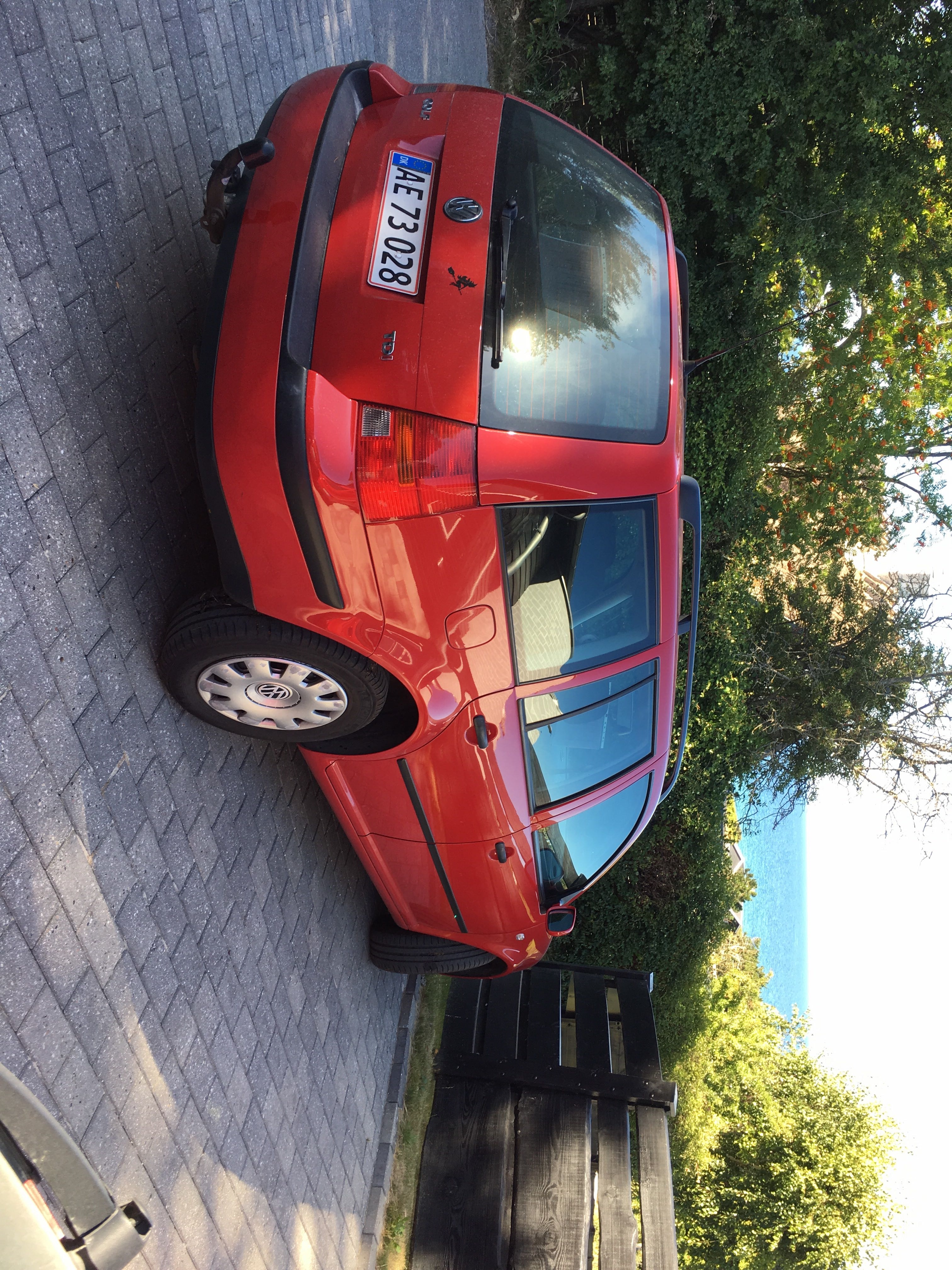 Rød VW Golf IV fra 2003