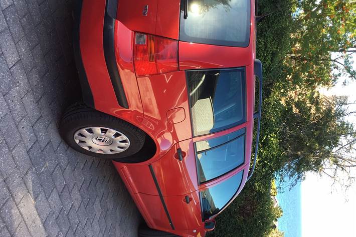 Rød VW Golf IV fra 2003