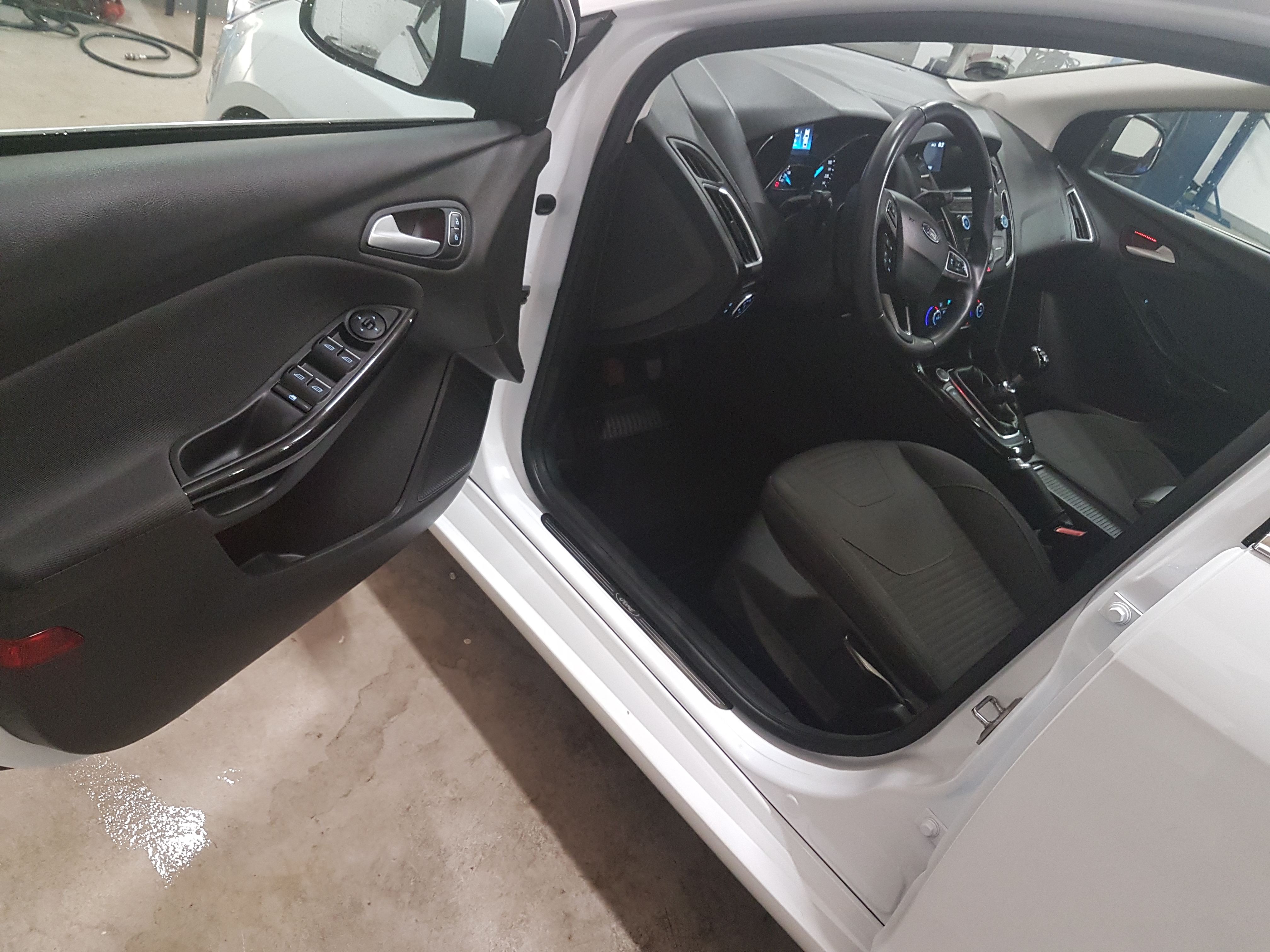 Hvid Ford Focus fra 2015