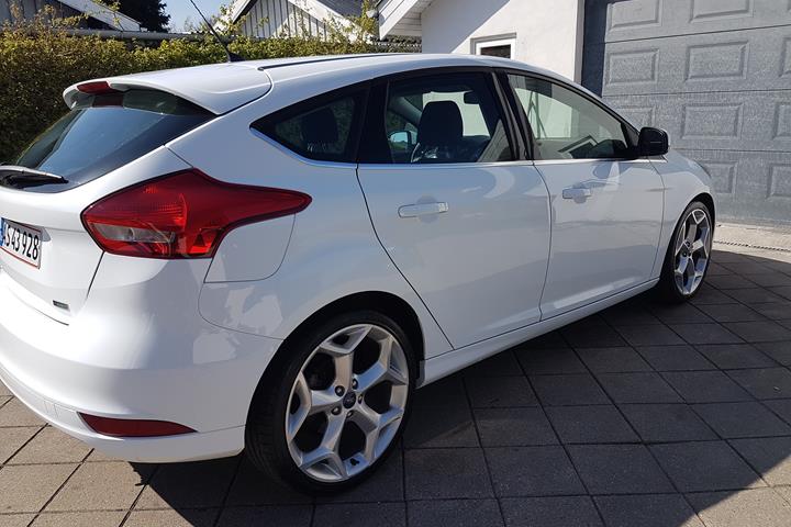 Hvid Ford Focus fra 2015