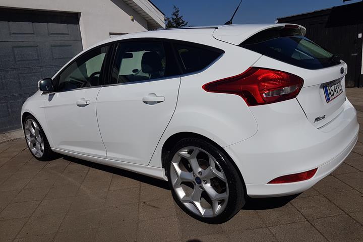 Hvid Ford Focus fra 2015