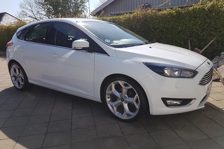 Hvid Ford Focus fra 2015