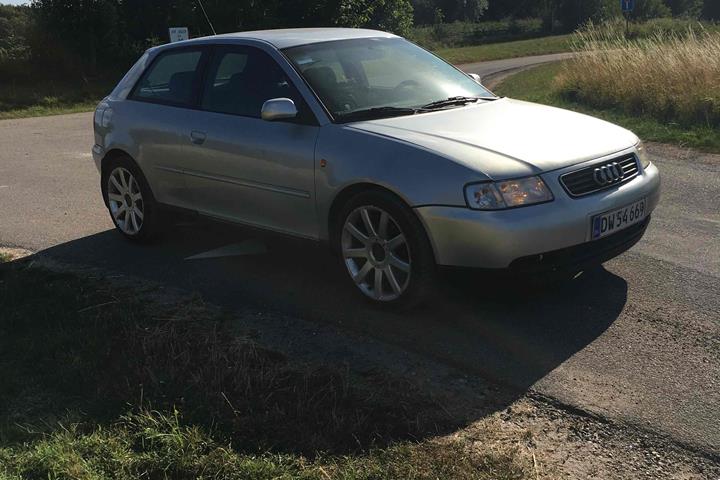 Grå Audi A3 fra 1999