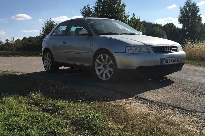 Grå Audi A3 fra 1999