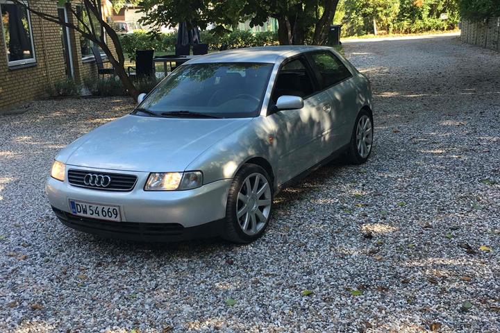 Grå Audi A3 fra 1999