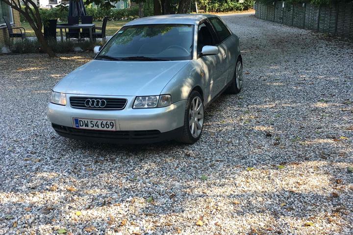 Grå Audi A3 fra 1999