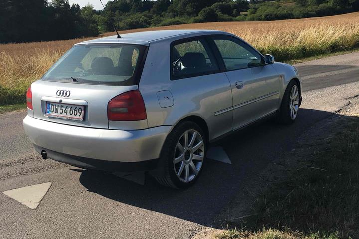 Grå Audi A3 fra 1999