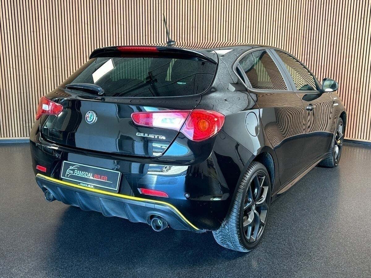 Sort Alfa Romeo Giulietta fra 2019