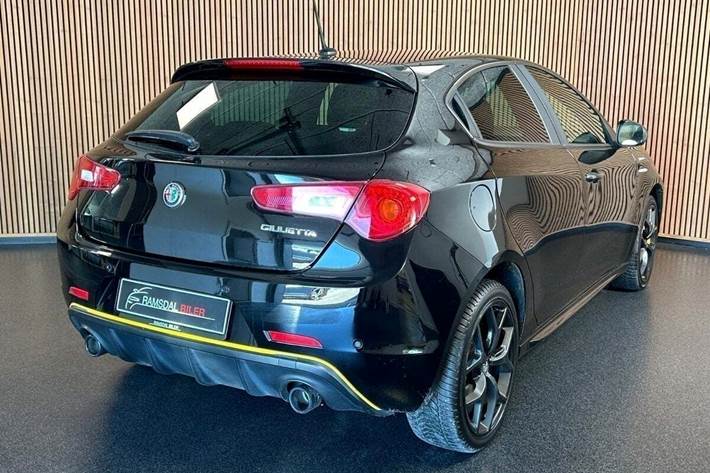 Sort Alfa Romeo Giulietta fra 2019