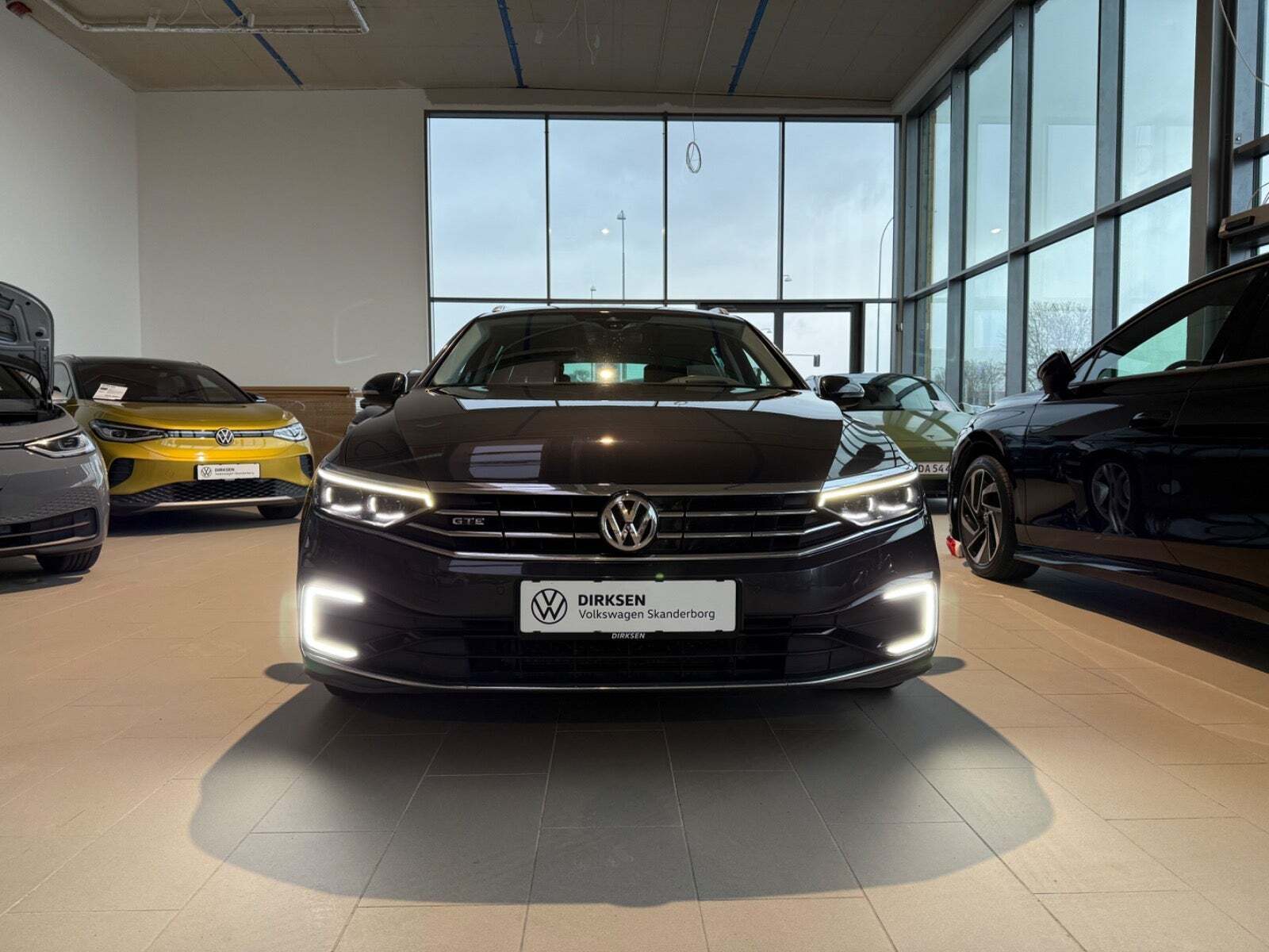 Grå VW Passat fra 2019