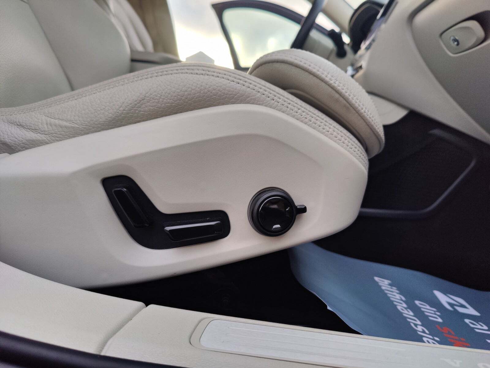 Orange Volvo V60 fra 2019