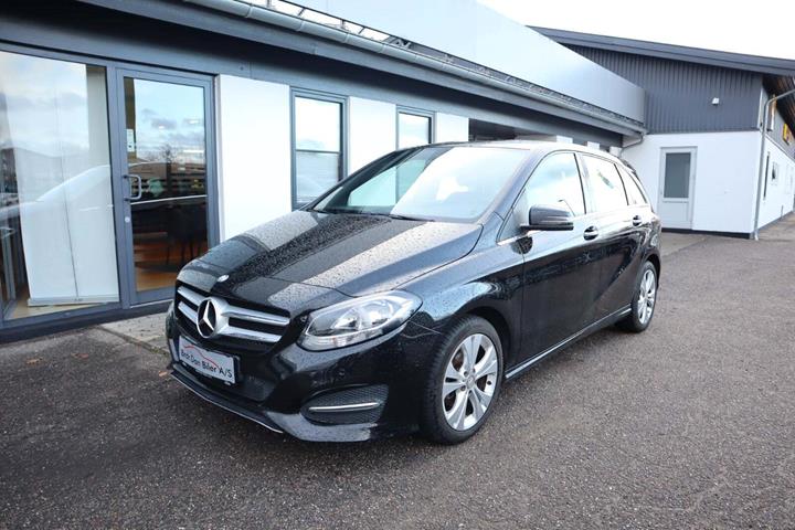 Sort Mercedes B180 d fra 2016 set udefra