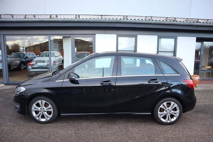 Sort Mercedes B180 d fra 2016