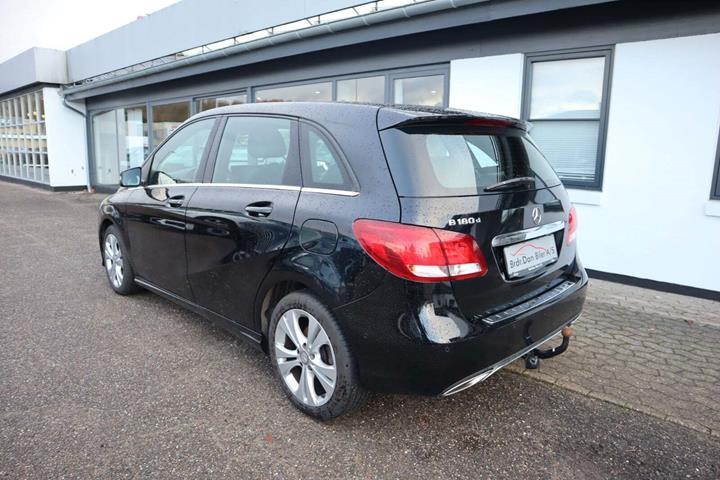 Sort Mercedes B180 d fra 2016