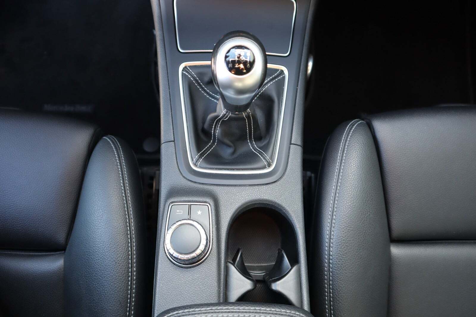 Sort Mercedes B180 d fra 2016