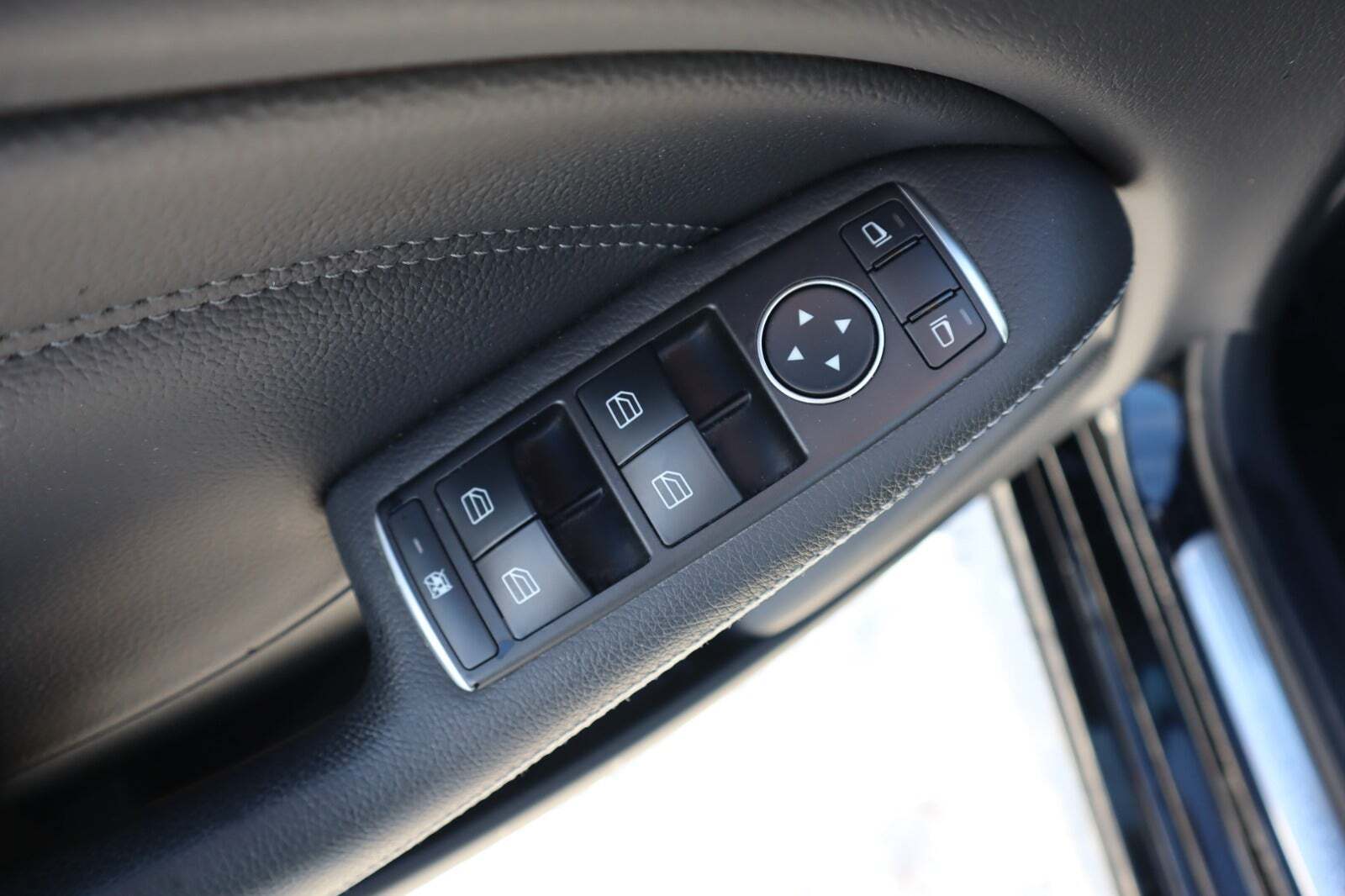 Sort Mercedes B180 d fra 2016