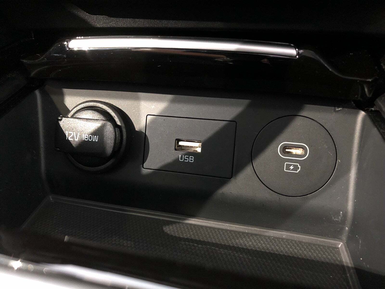 Hvid Kia Ceed fra 2023