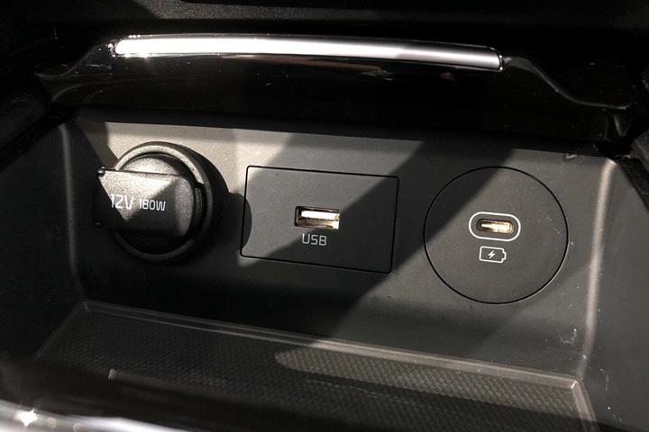 Hvid Kia Ceed fra 2023