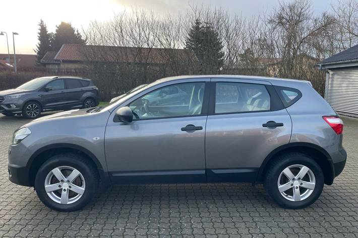 Grå Nissan Qashqai fra 2012