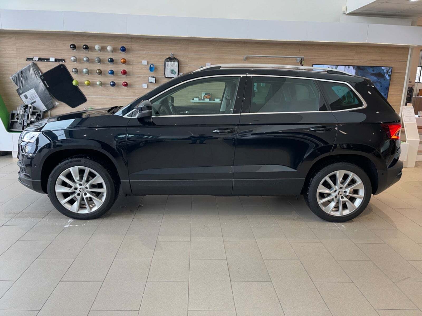 Sort Skoda Karoq fra 2020