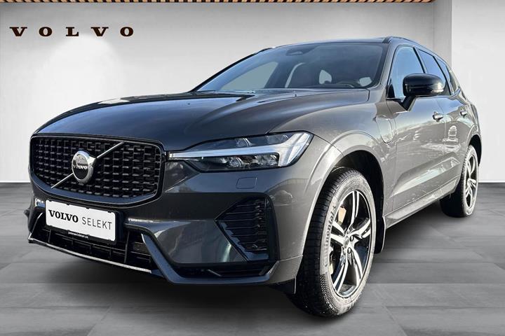 Grå Volvo XC60 fra 2022 set udefra