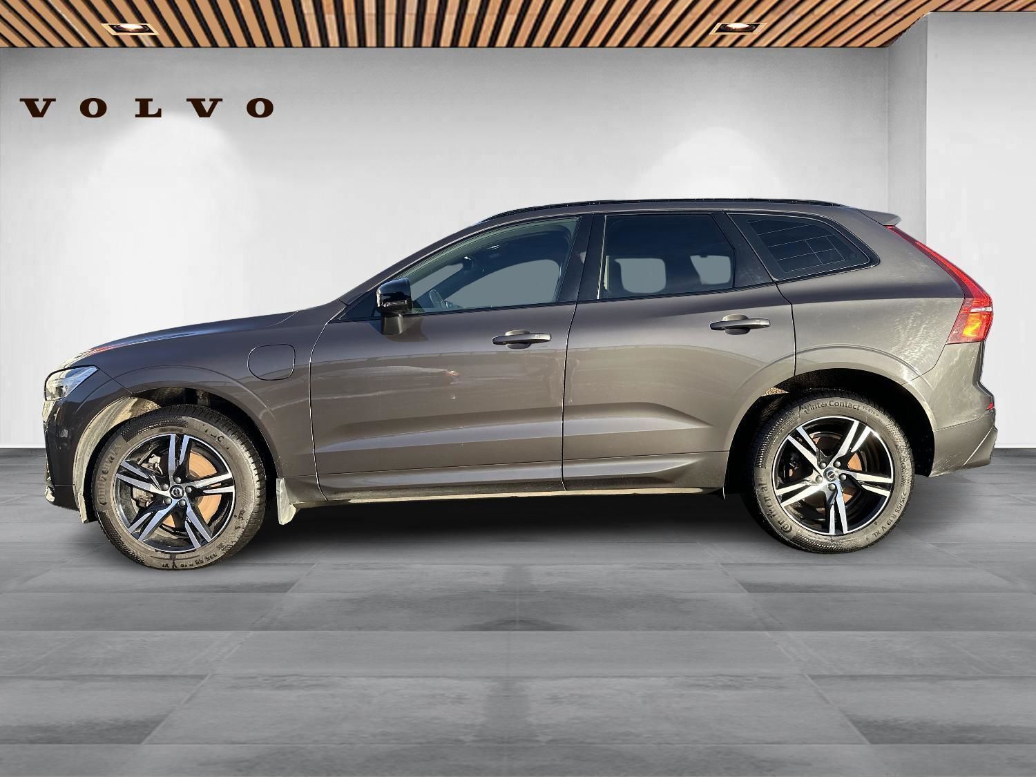 Grå Volvo XC60 fra 2022