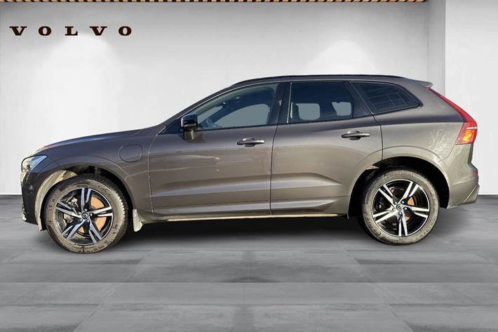 Grå Volvo XC60 fra 2022