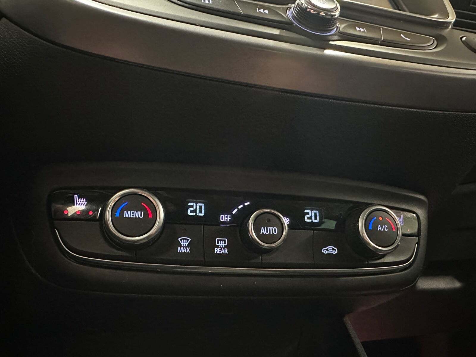 Blå Opel Crossland X fra 2019