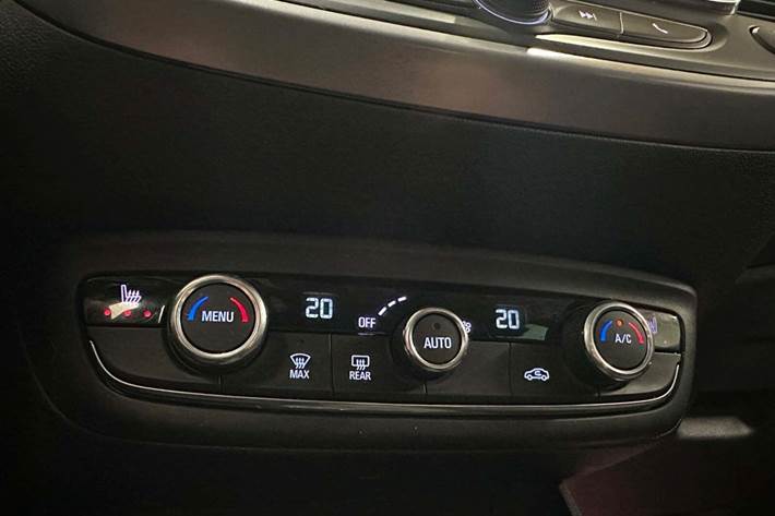 Blå Opel Crossland X fra 2019