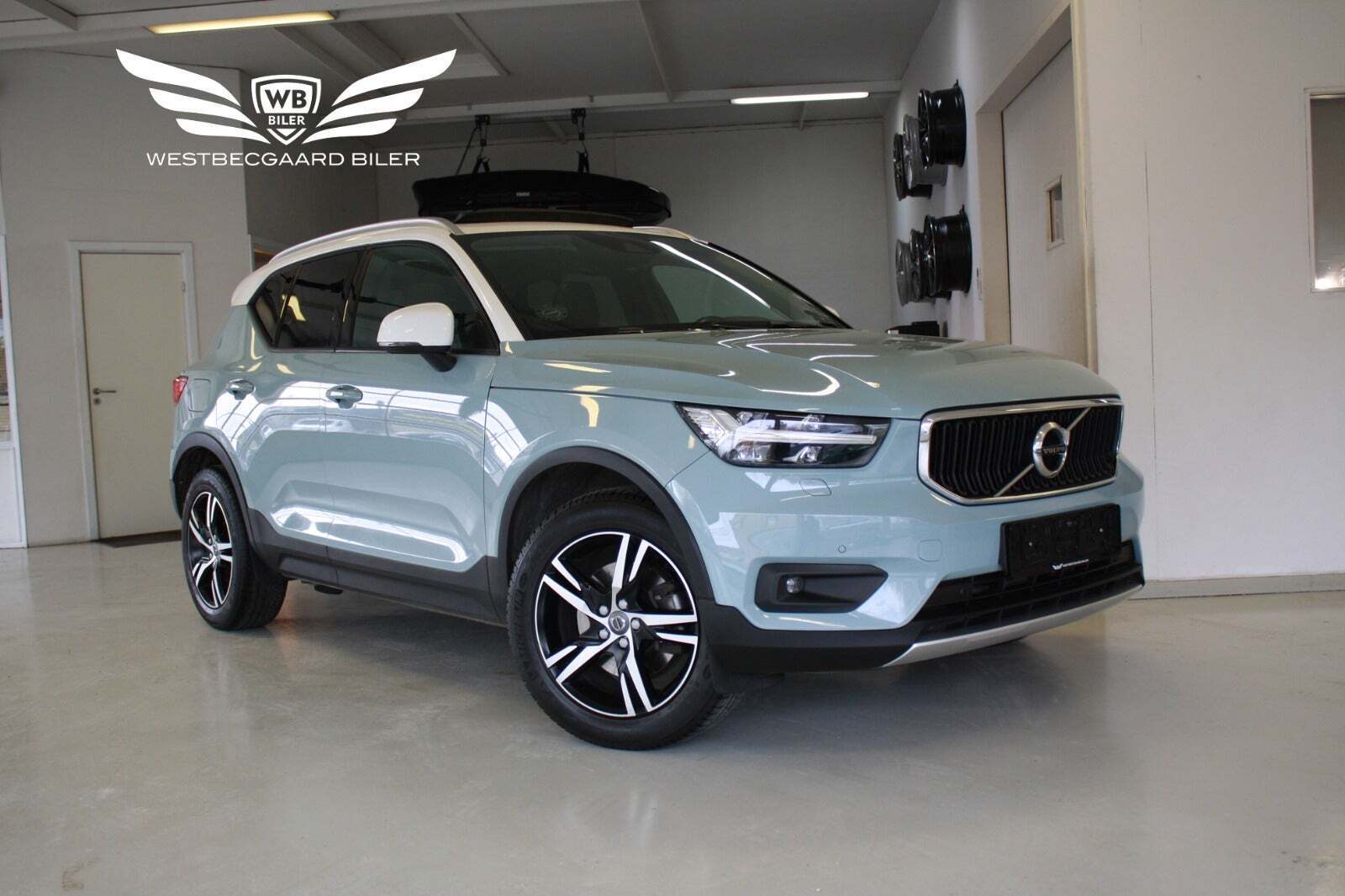 Blå Volvo XC40 fra 2018 set udefra