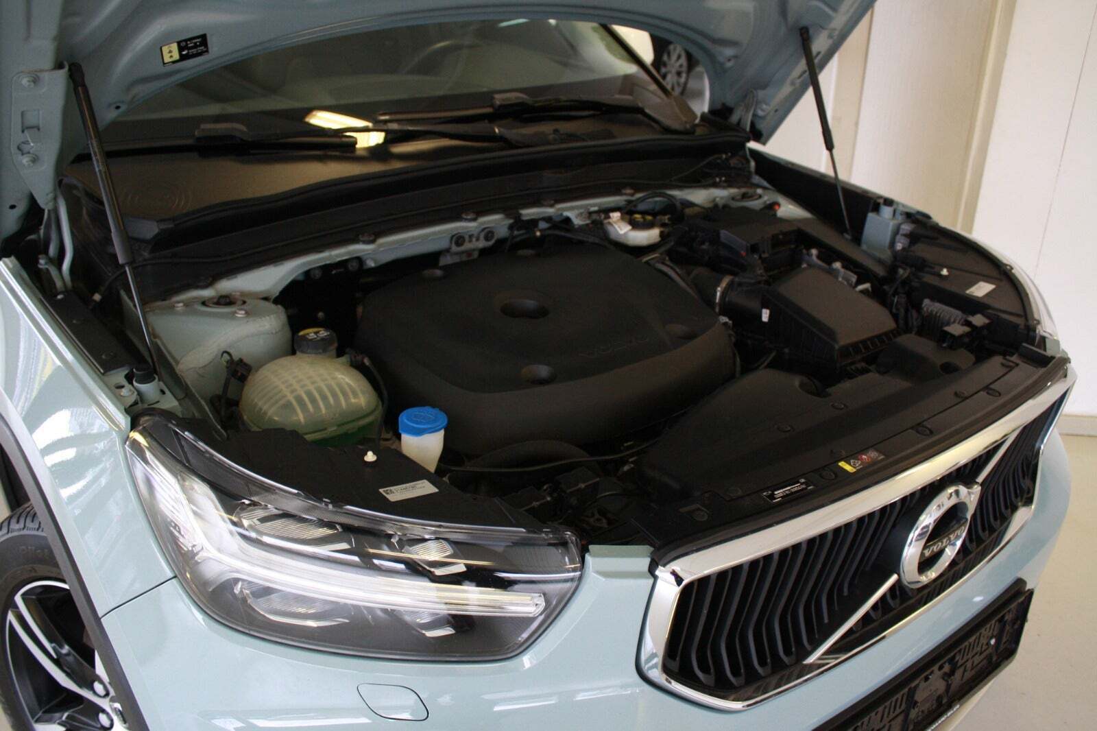 Blå Volvo XC40 fra 2018