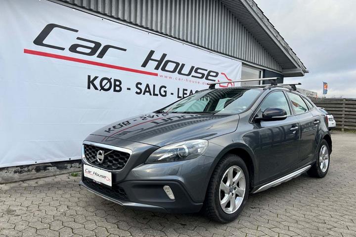 Grå Volvo V40 CC fra 2013 set udefra