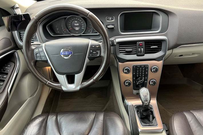 Grå Volvo V40 CC fra 2013