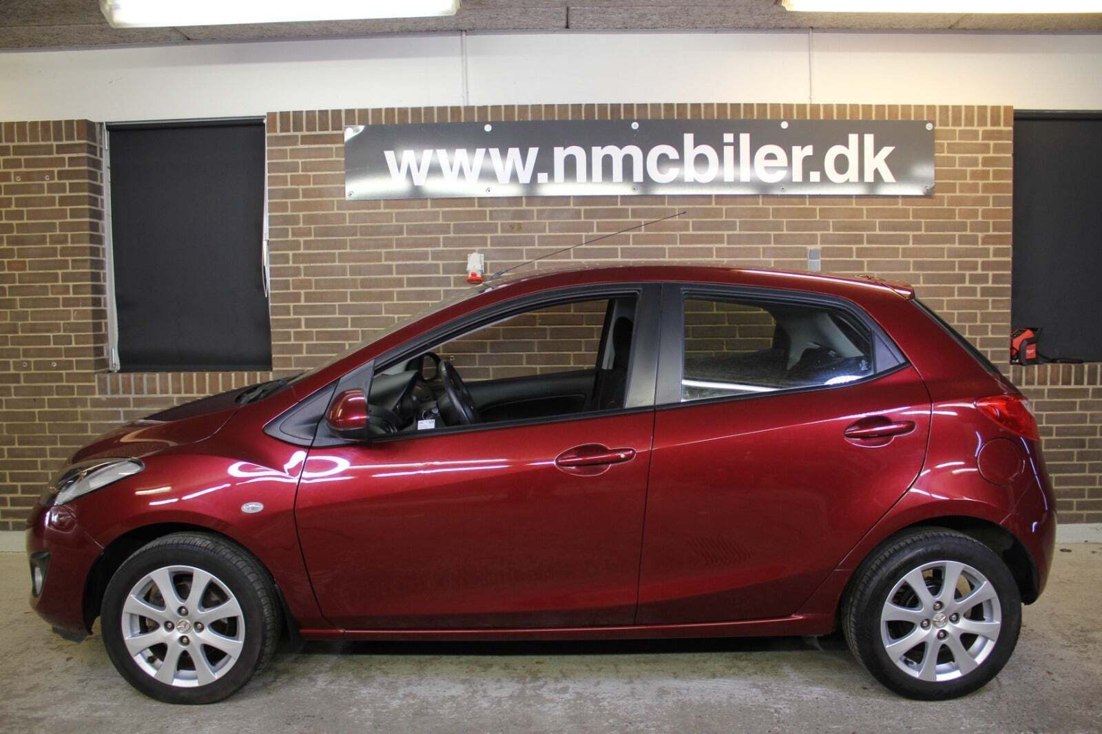 Rød Mazda 2 fra 2012