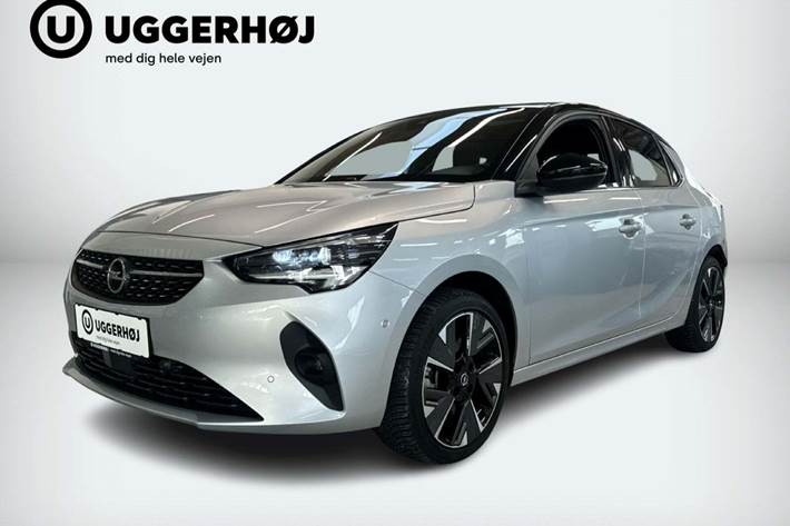 Sølv Opel Corsa-e fra 2022 set udefra