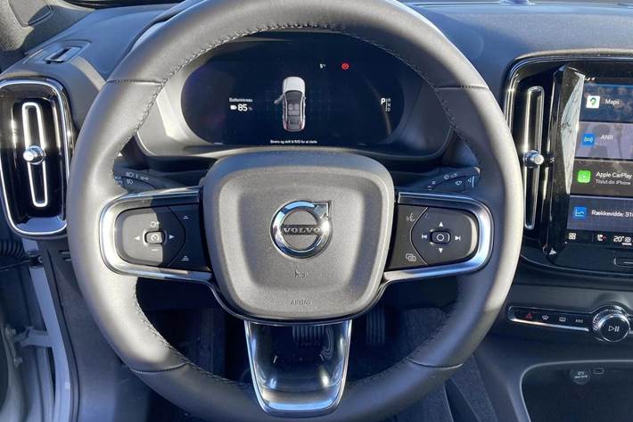 Grå Volvo C40 fra 2024