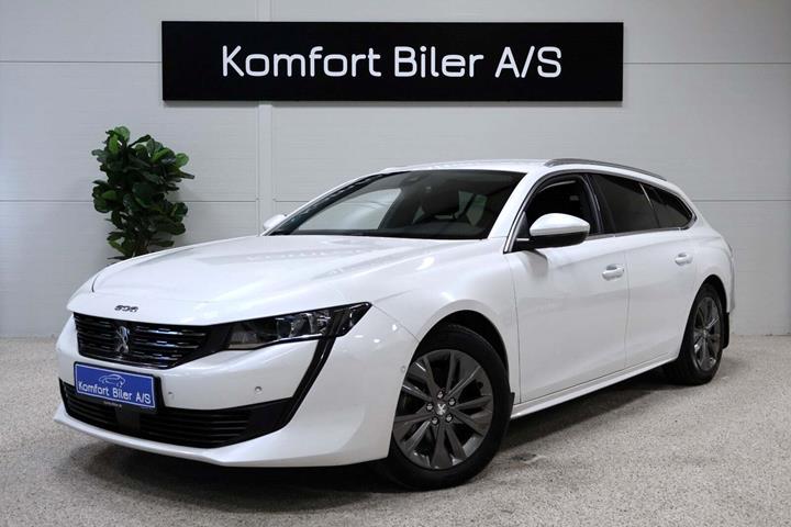 Hvid Peugeot 508 fra 2020 set udefra