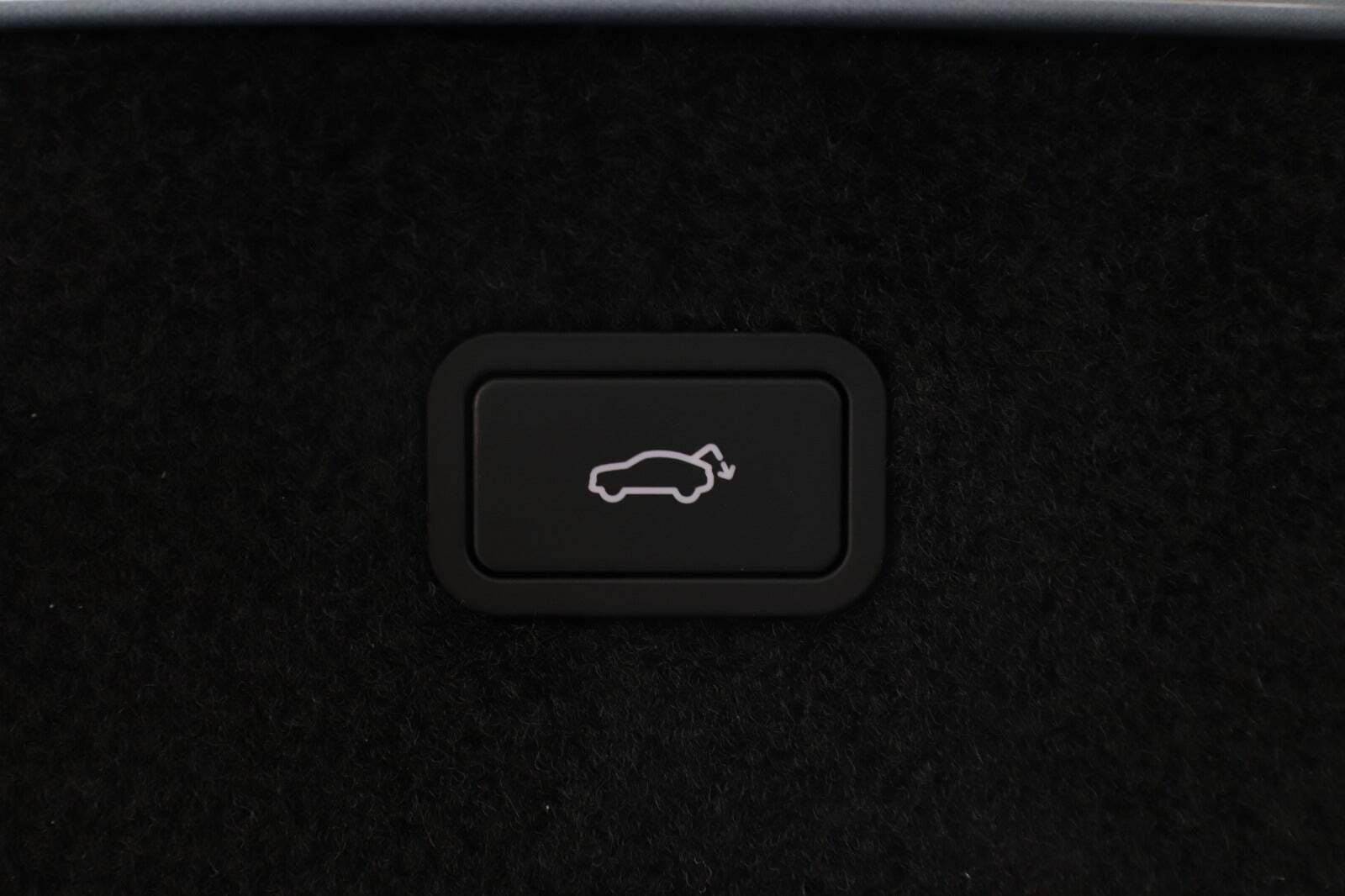 Blå Polestar 4 fra 2025