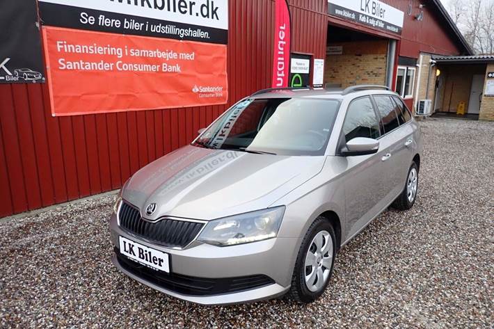 Orange Skoda Fabia fra 2018 set udefra